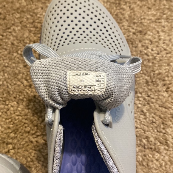 CROCS - WOMENS LITERIDE PRINTED CAMO PACER SNEAKERS. AS PICTURED. WORN ONCE. - Picture 4 of 4